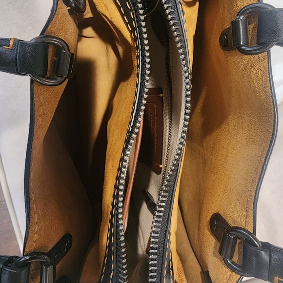 Coach - Picture 5 of 9